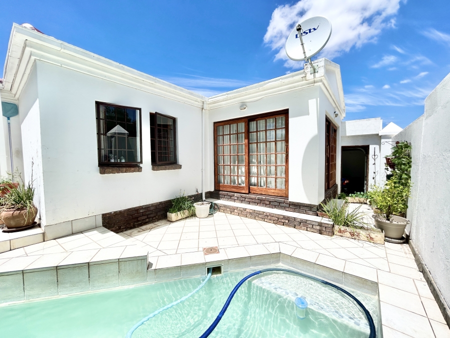 To Let 4 Bedroom Property for Rent in Halfway Gardens Gauteng