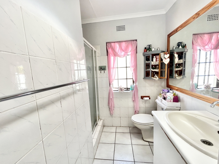 To Let 4 Bedroom Property for Rent in Halfway Gardens Gauteng