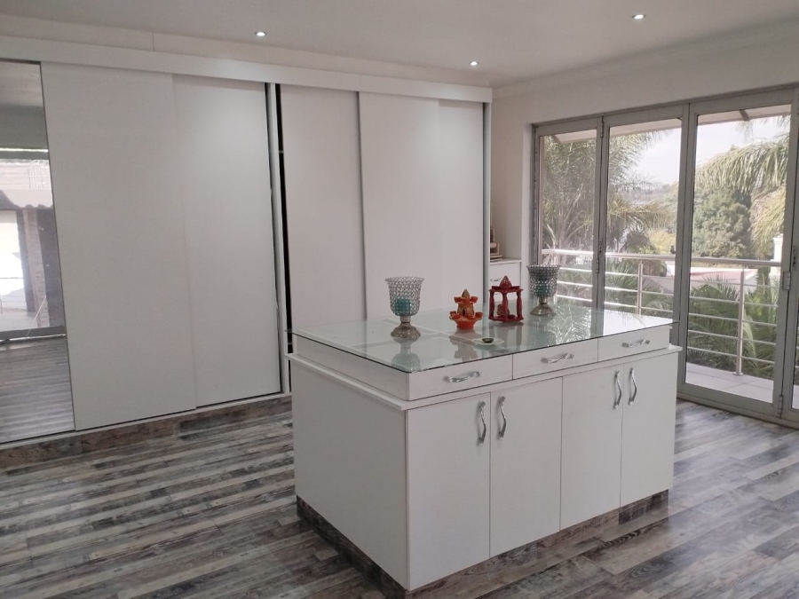 5 Bedroom Property for Sale in Westdene Gauteng