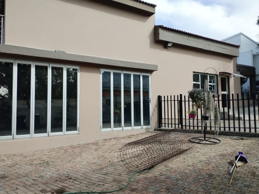 5 Bedroom Property for Sale in Westdene Gauteng