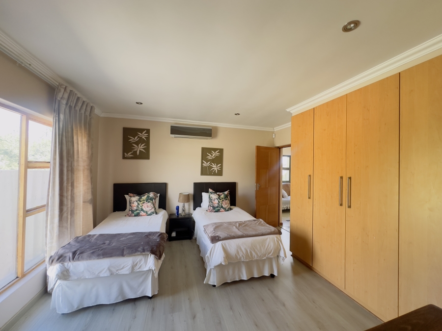 6 Bedroom Property for Sale in Blue Saddle Ranches Gauteng