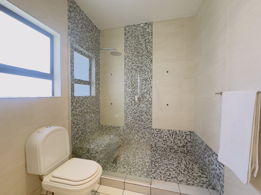 6 Bedroom Property for Sale in Blue Saddle Ranches Gauteng