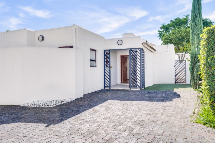 3 Bedroom Property for Sale in Woodmead Gauteng