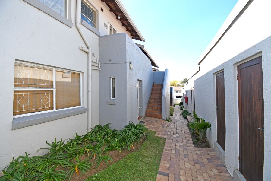 2 Bedroom Property for Sale in Buccleuch Gauteng