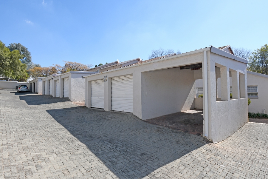 2 Bedroom Property for Sale in Buccleuch Gauteng