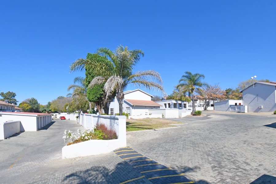 2 Bedroom Property for Sale in Buccleuch Gauteng