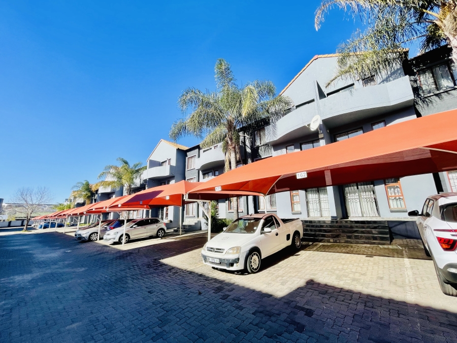 2 Bedroom Property for Sale in Erand Gardens Gauteng