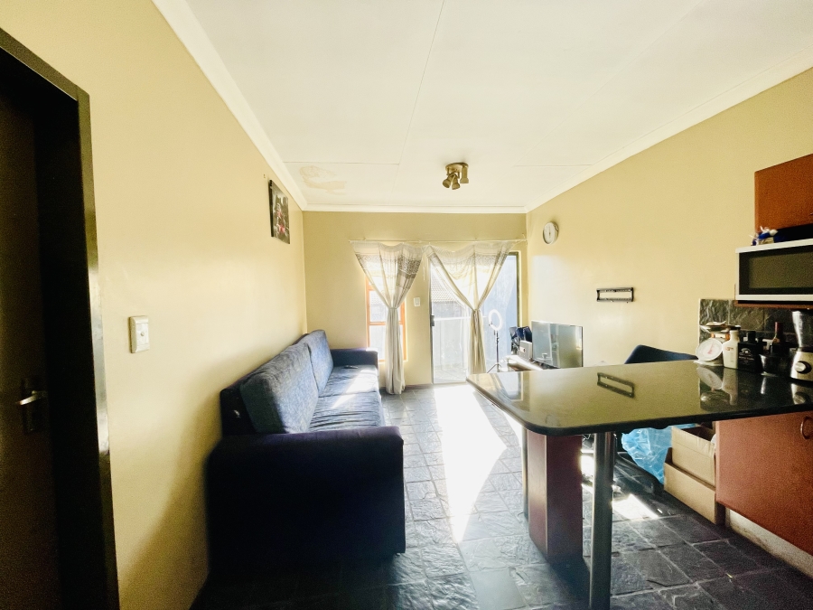 2 Bedroom Property for Sale in Erand Gardens Gauteng