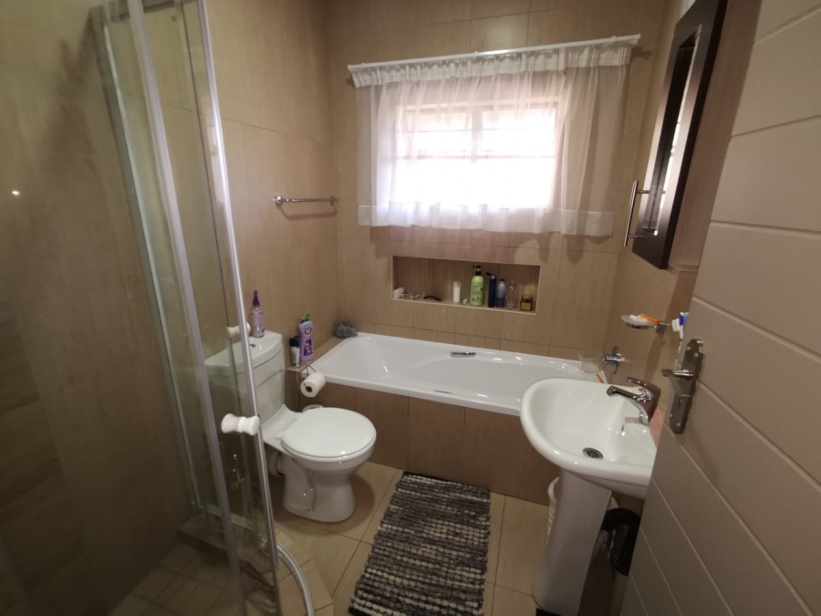 2 Bedroom Property for Sale in Moregloed Gauteng