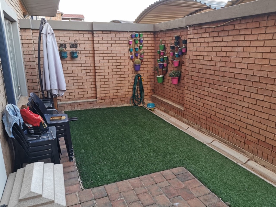 2 Bedroom Property for Sale in Moregloed Gauteng