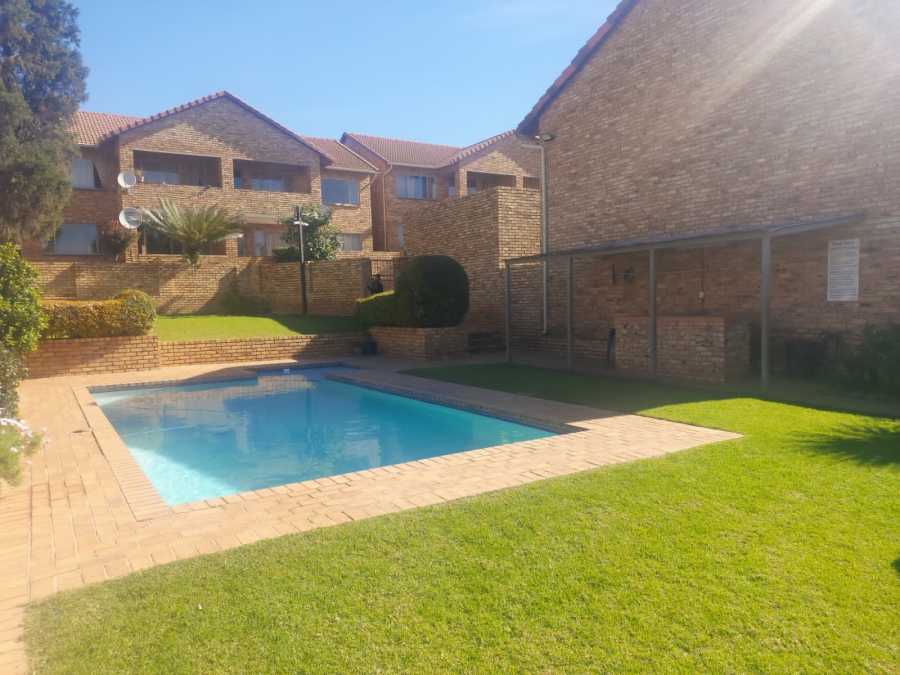 To Let 2 Bedroom Property for Rent in Sundowner Gauteng