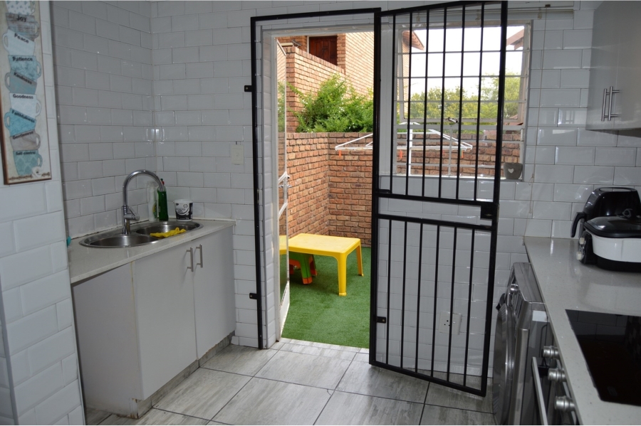 2 Bedroom Property for Sale in Halfway House Gauteng