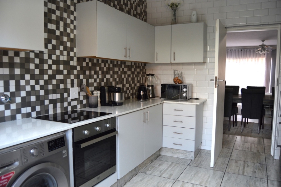 2 Bedroom Property for Sale in Halfway House Gauteng