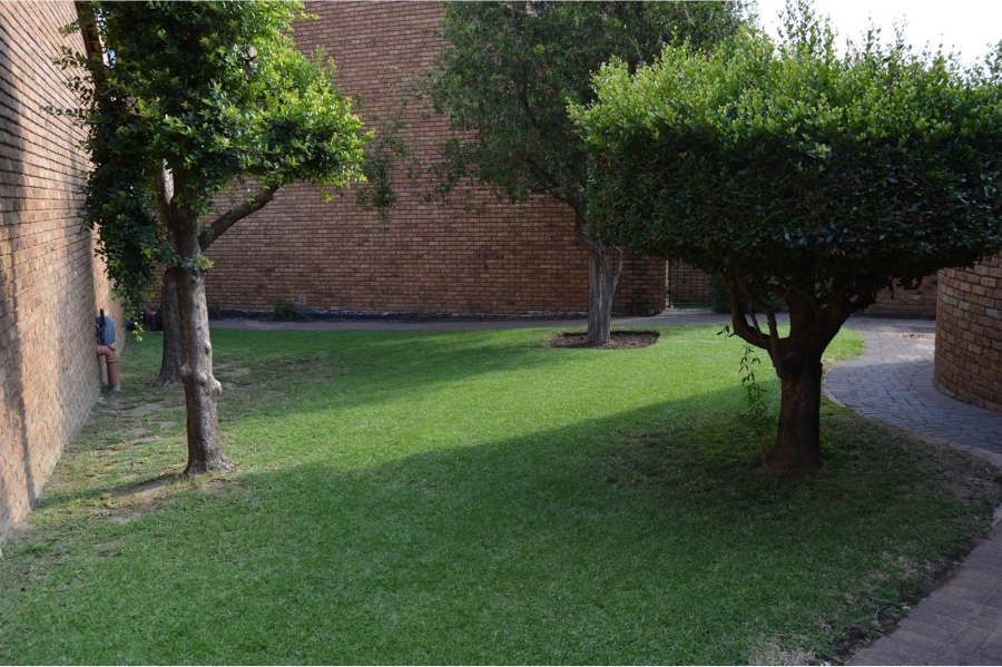 2 Bedroom Property for Sale in Halfway House Gauteng