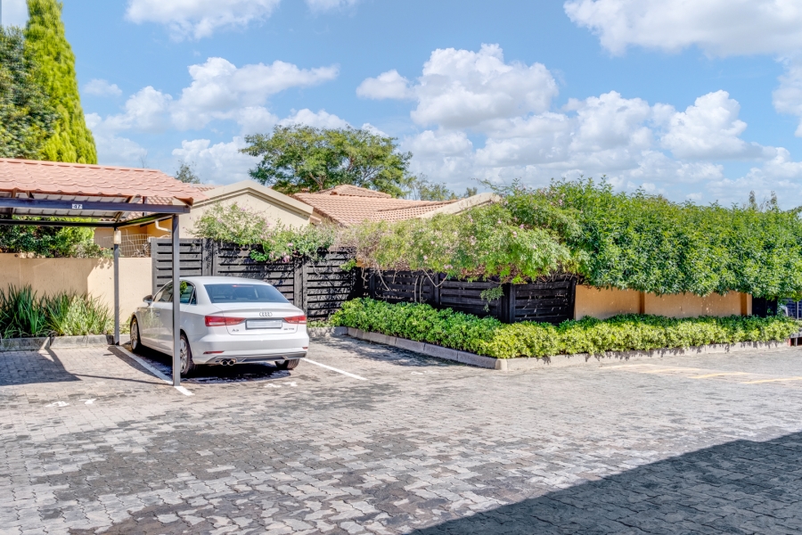 2 Bedroom Property for Sale in Douglasdale Gauteng