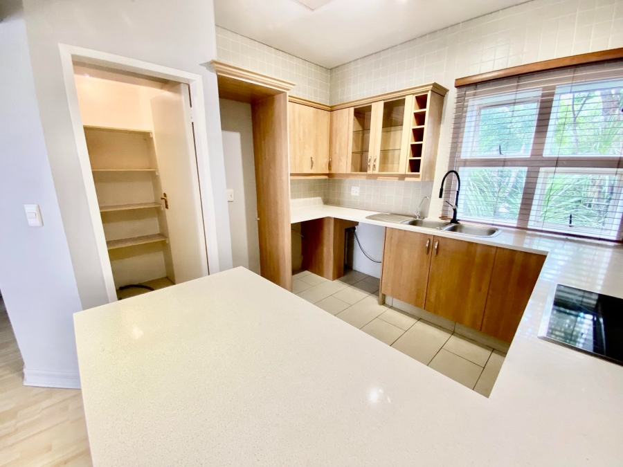 To Let 2 Bedroom Property for Rent in Illovo Gauteng