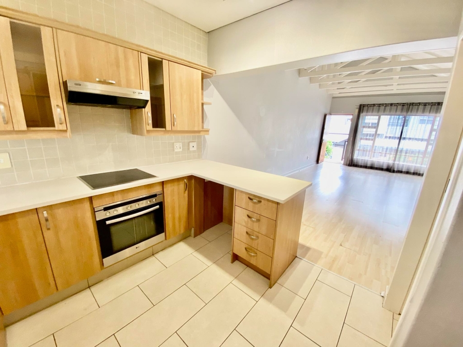 To Let 2 Bedroom Property for Rent in Illovo Gauteng