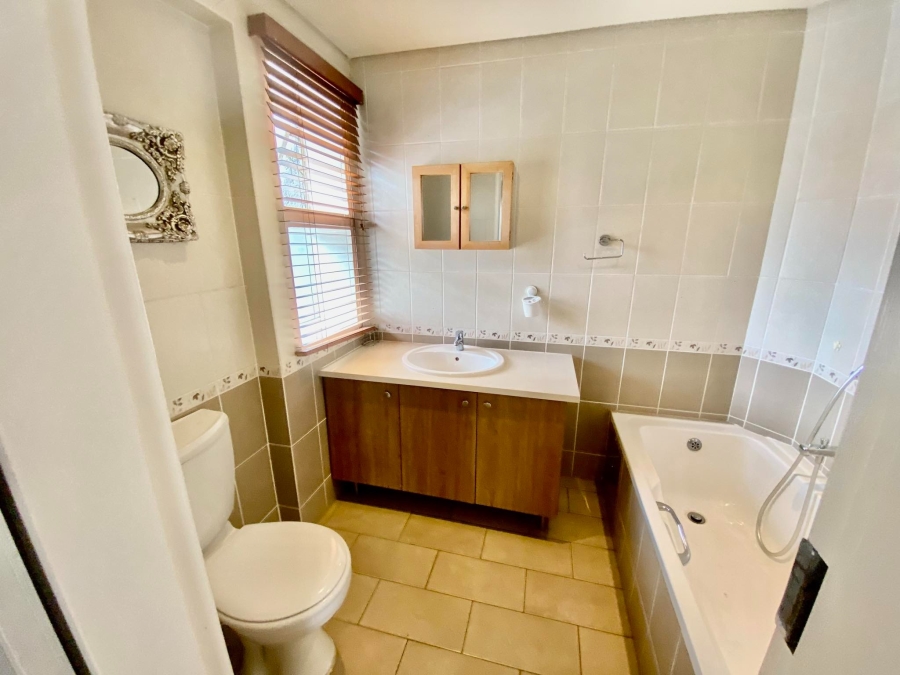 To Let 2 Bedroom Property for Rent in Illovo Gauteng