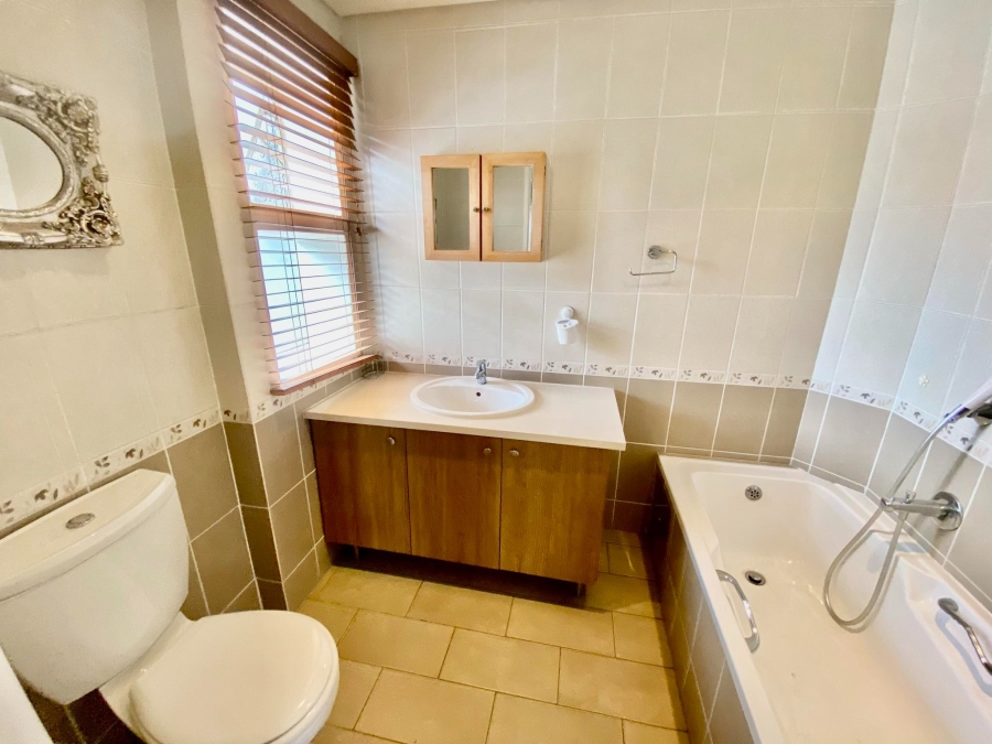 To Let 2 Bedroom Property for Rent in Illovo Gauteng
