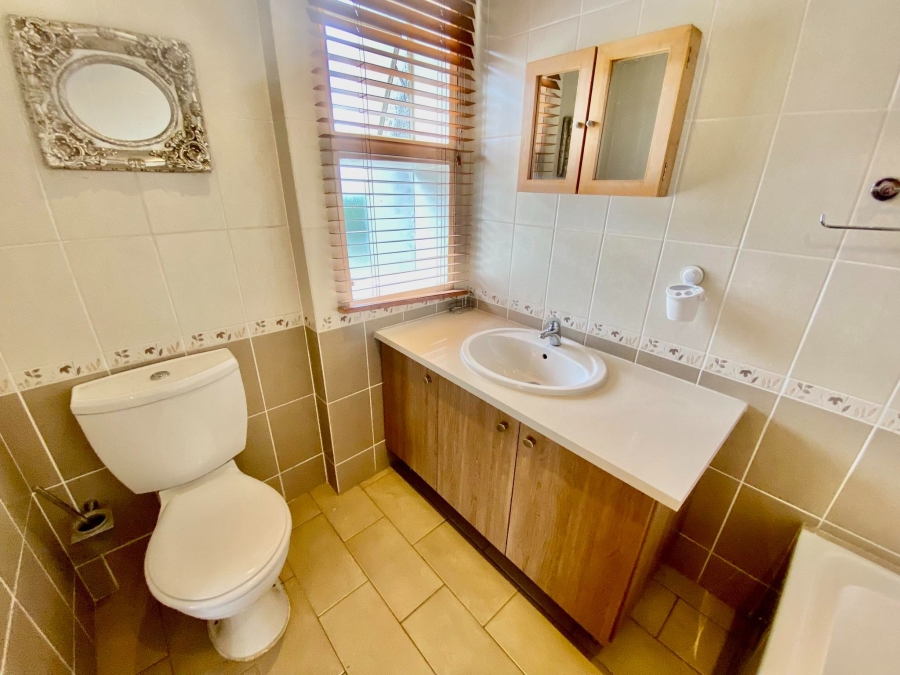 To Let 2 Bedroom Property for Rent in Illovo Gauteng