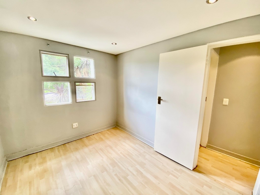 To Let 2 Bedroom Property for Rent in Illovo Gauteng