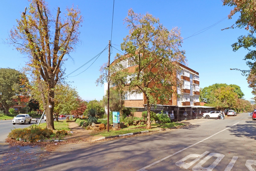 3 Bedroom Property for Sale in Cyrildene Gauteng
