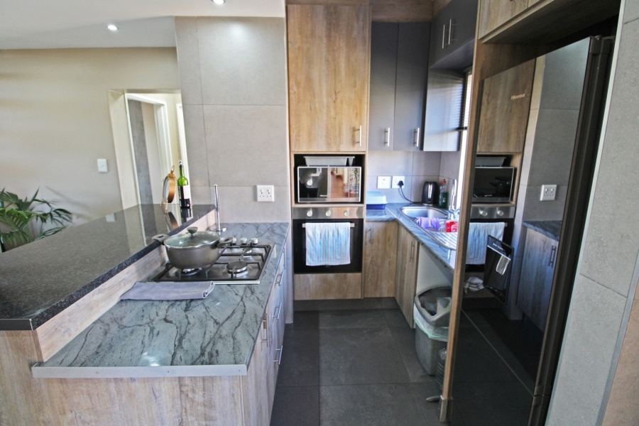 To Let 2 Bedroom Property for Rent in Bryanston Gauteng