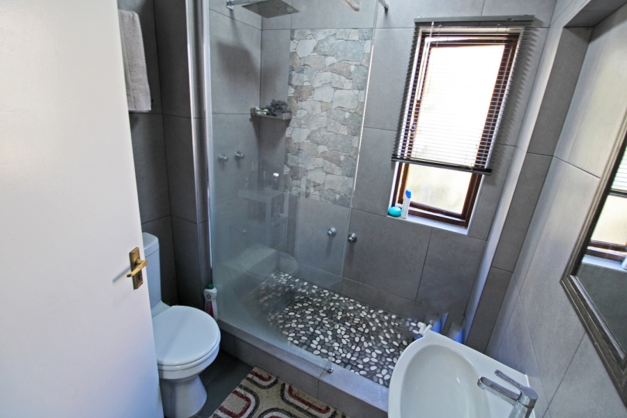 To Let 2 Bedroom Property for Rent in Bryanston Gauteng