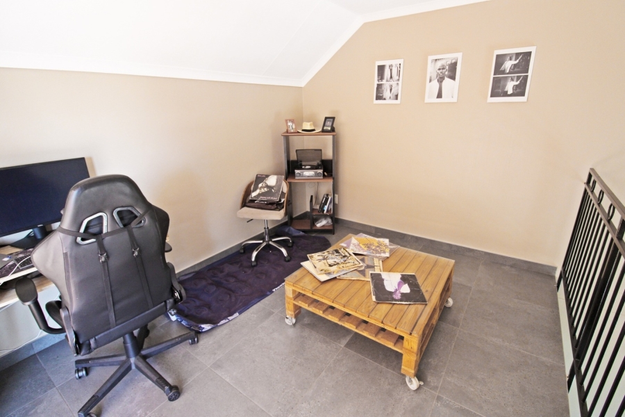 To Let 2 Bedroom Property for Rent in Bryanston Gauteng