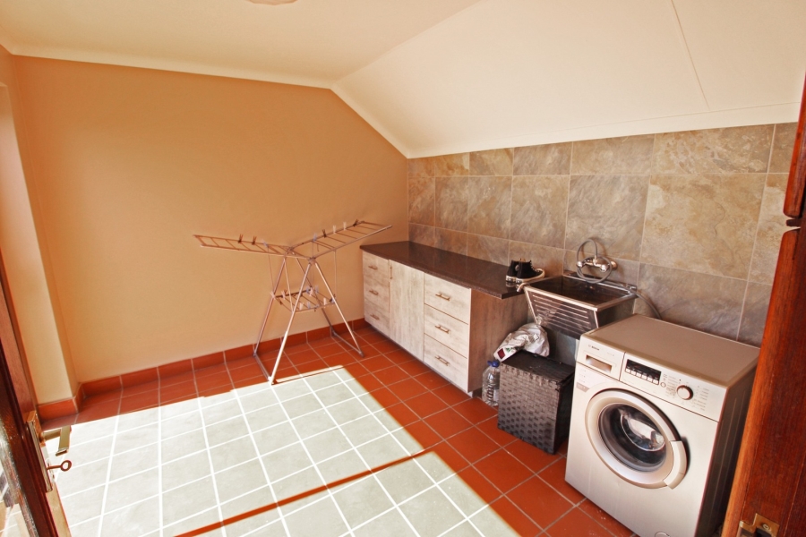 To Let 2 Bedroom Property for Rent in Bryanston Gauteng