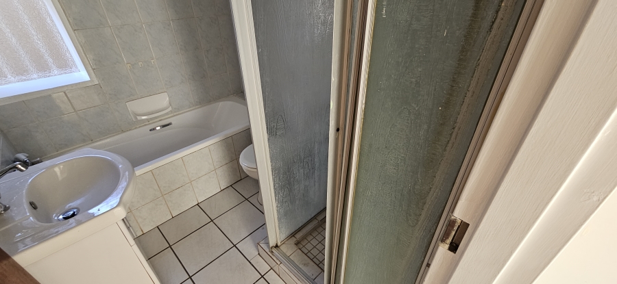 2 Bedroom Property for Sale in New Redruth Gauteng