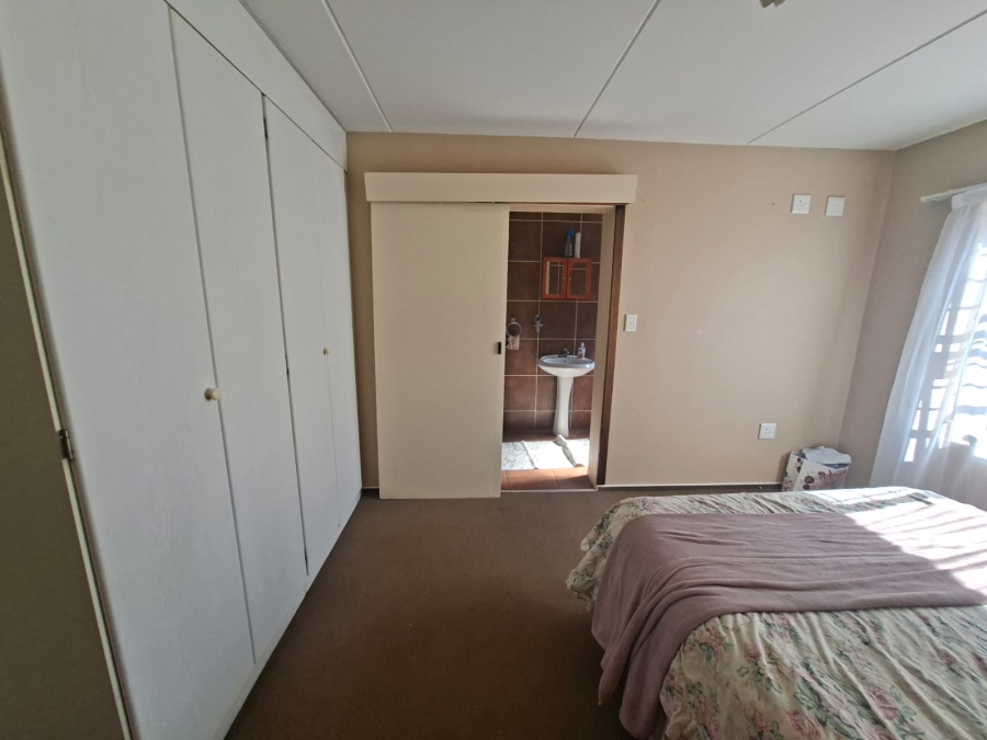 2 Bedroom Property for Sale in Noordheuwel Gauteng