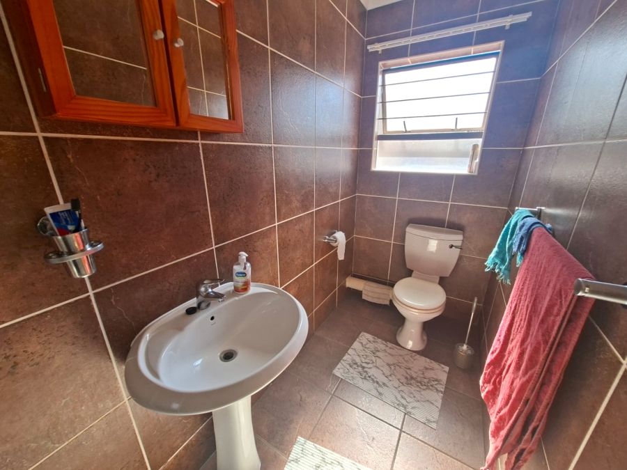 2 Bedroom Property for Sale in Noordheuwel Gauteng