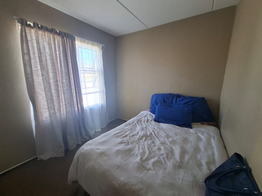 2 Bedroom Property for Sale in Noordheuwel Gauteng