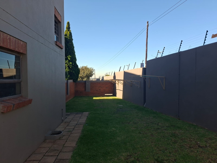 2 Bedroom Property for Sale in Noordheuwel Gauteng