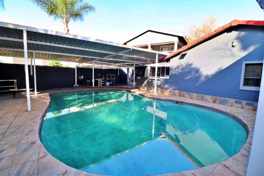 5 Bedroom Property for Sale in Edenvale Central Gauteng