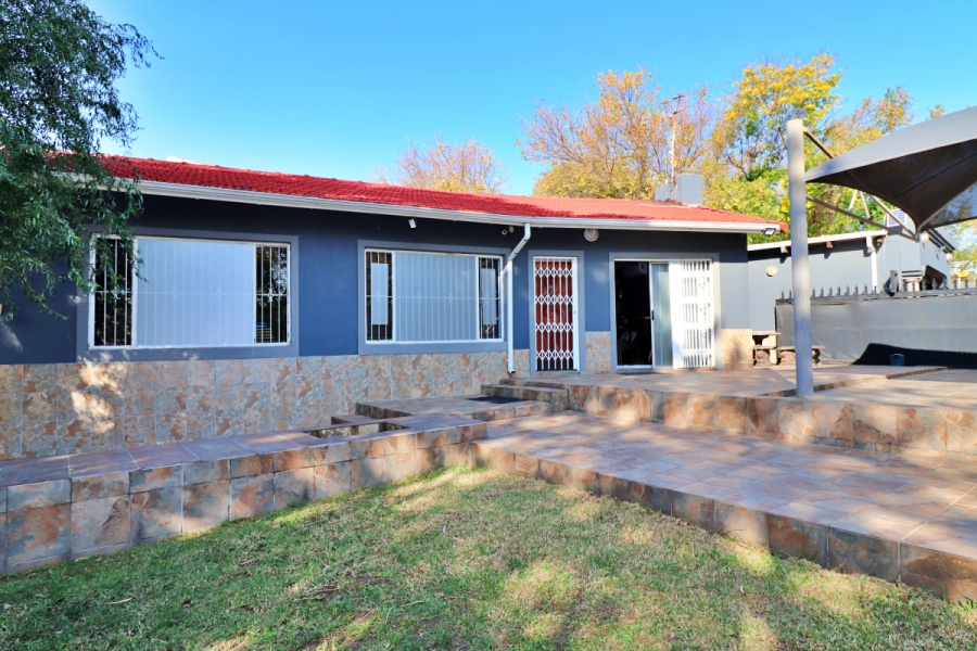 5 Bedroom Property for Sale in Edenvale Central Gauteng