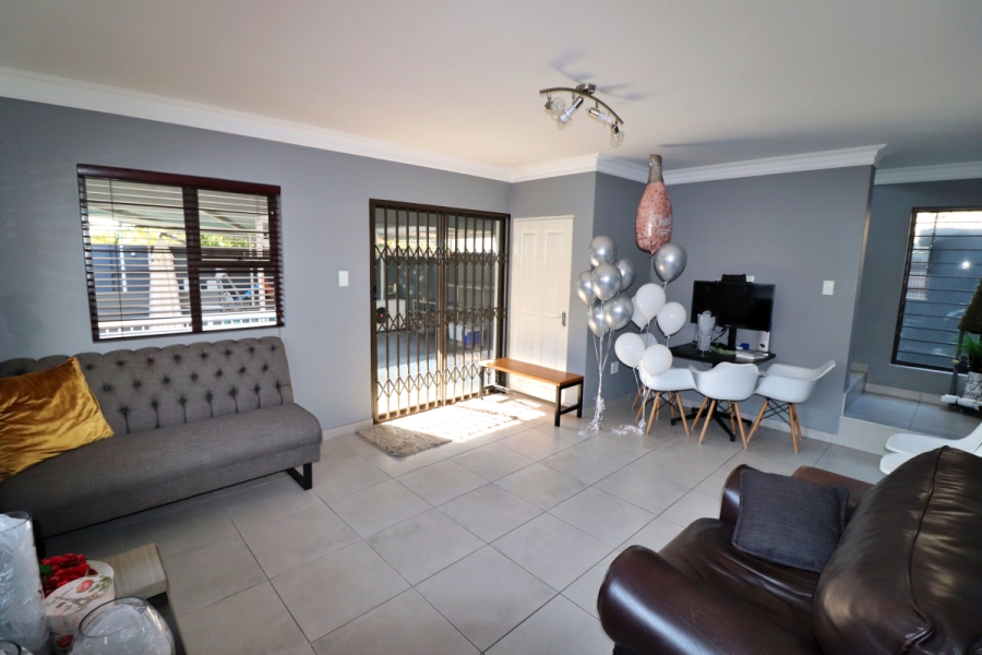 5 Bedroom Property for Sale in Edenvale Central Gauteng