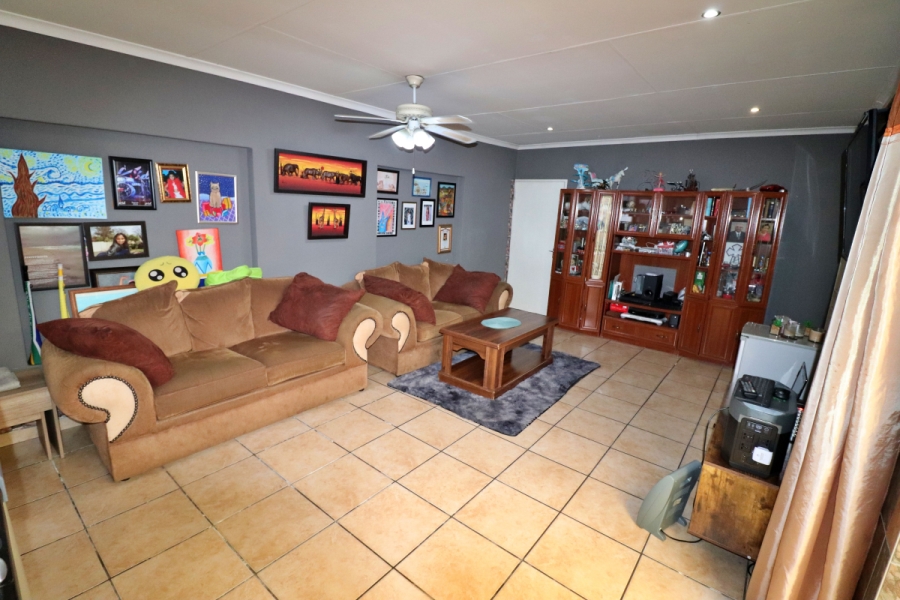 5 Bedroom Property for Sale in Edenvale Central Gauteng