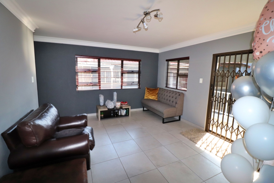 5 Bedroom Property for Sale in Edenvale Central Gauteng