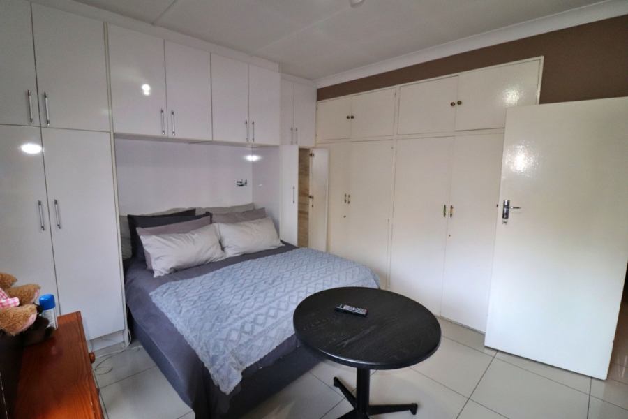 5 Bedroom Property for Sale in Edenvale Central Gauteng