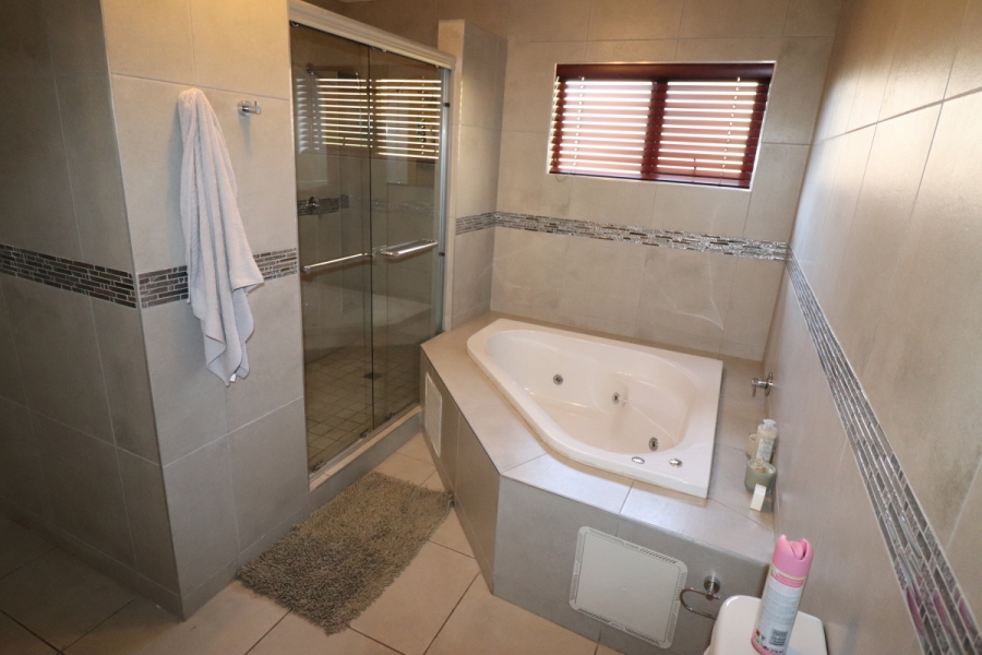 5 Bedroom Property for Sale in Edenvale Central Gauteng