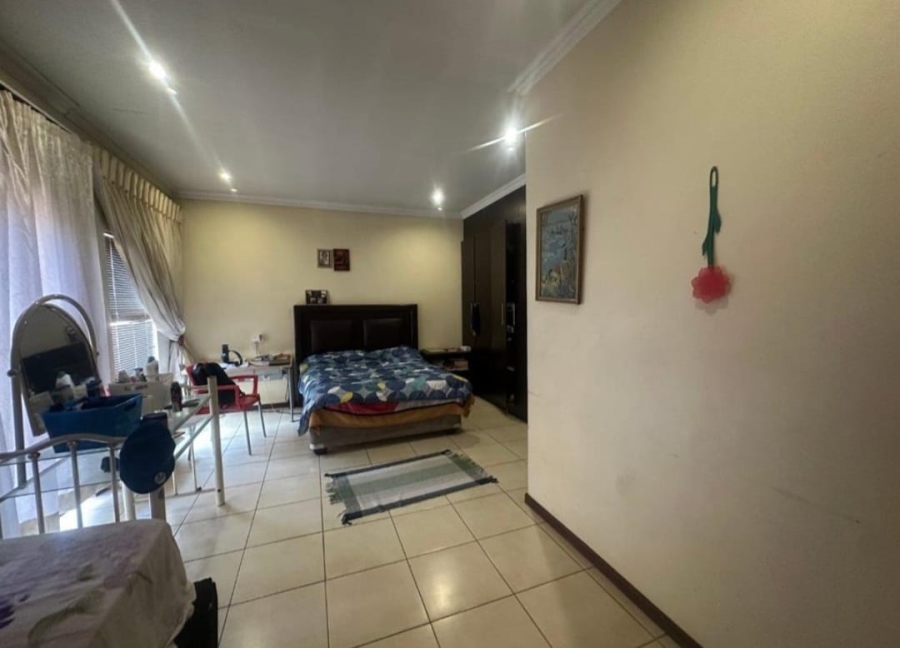 6 Bedroom Property for Sale in Parkrand Gauteng