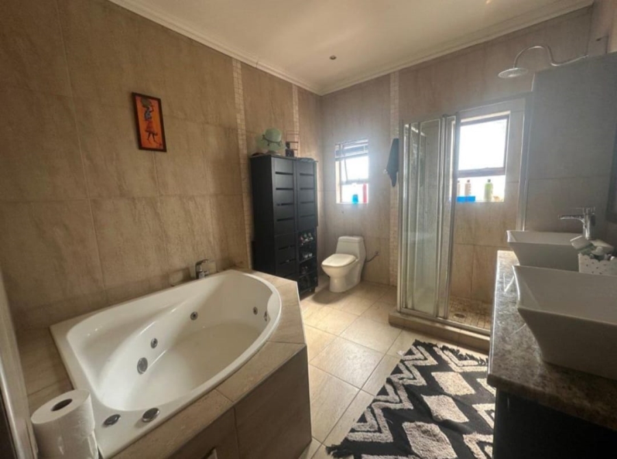 6 Bedroom Property for Sale in Parkrand Gauteng
