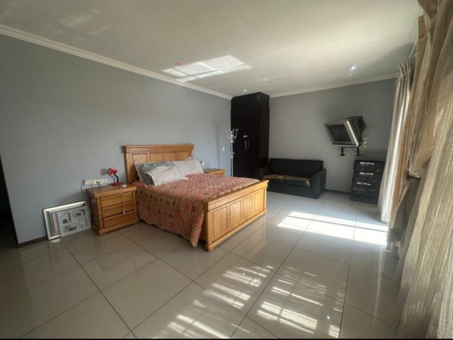 6 Bedroom Property for Sale in Parkrand Gauteng