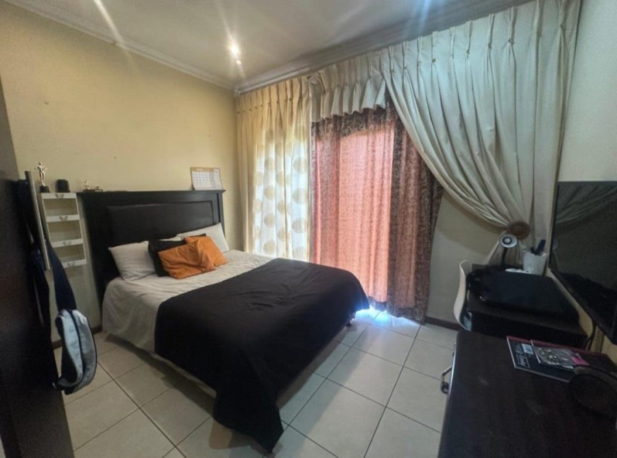 6 Bedroom Property for Sale in Parkrand Gauteng
