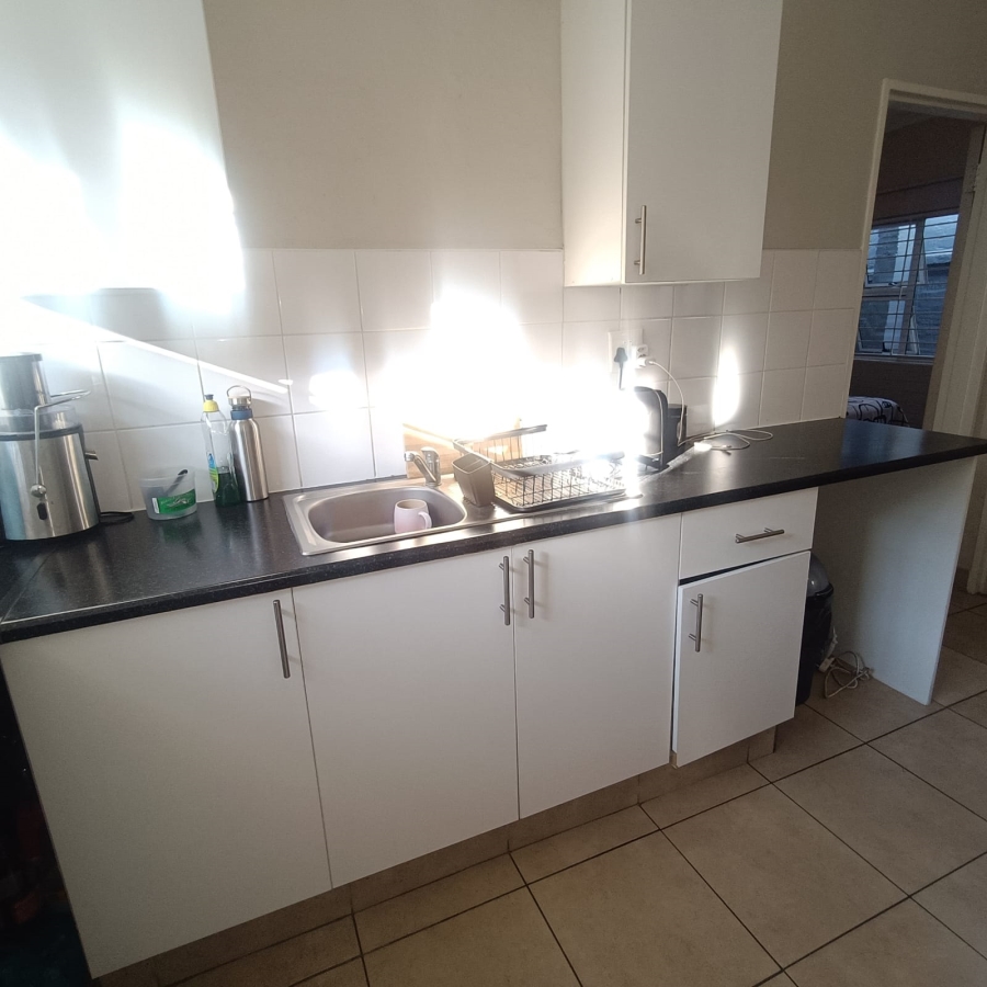 To Let 2 Bedroom Property for Rent in Emmarentia Gauteng
