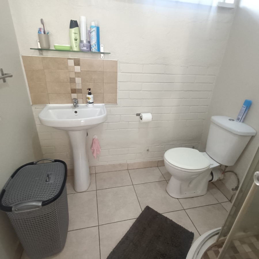 To Let 2 Bedroom Property for Rent in Emmarentia Gauteng
