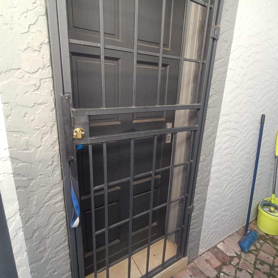 To Let 2 Bedroom Property for Rent in Emmarentia Gauteng