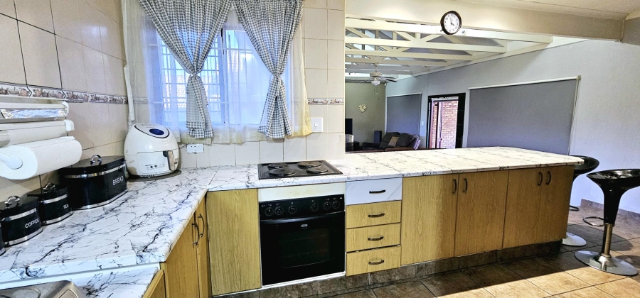3 Bedroom Property for Sale in Die Hoewes Gauteng